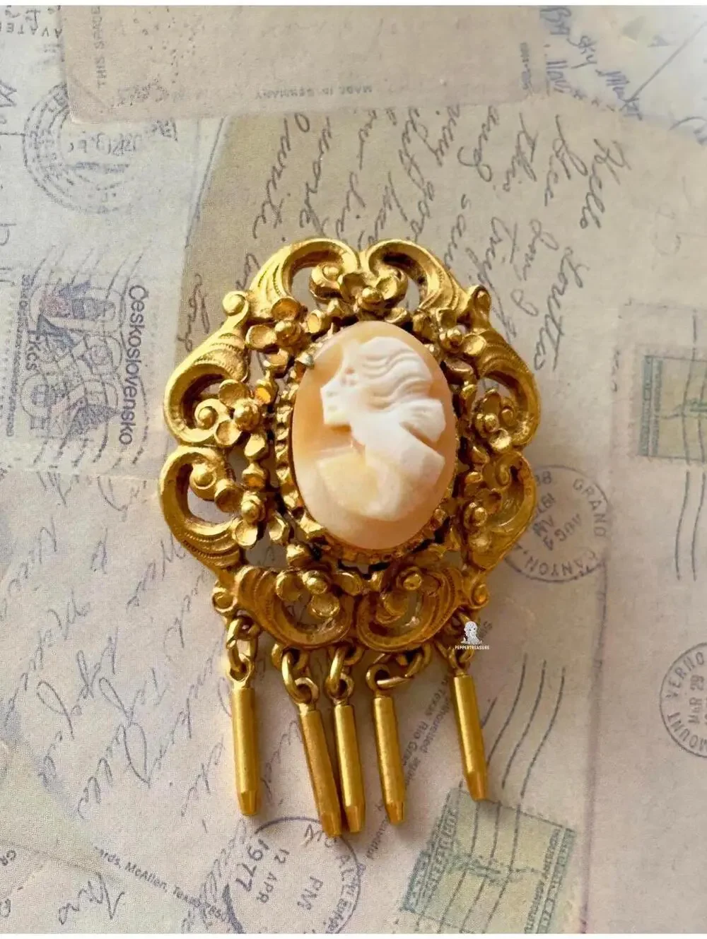 Authentic Florenza Vintage Hand Carved Left Facing Shell Cameo Brooch/Pendant